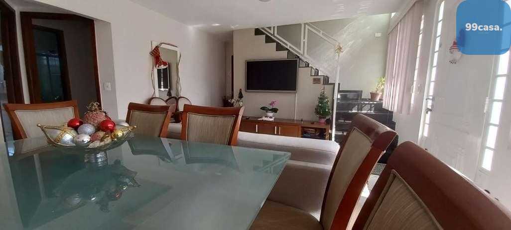 EXCELENTE SOBRADO TRIPLEX  EM CONDOMÍNIO