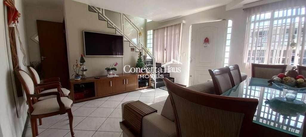 EXCELENTE SOBRADO TRIPLEX  EM CONDOMÍNIO