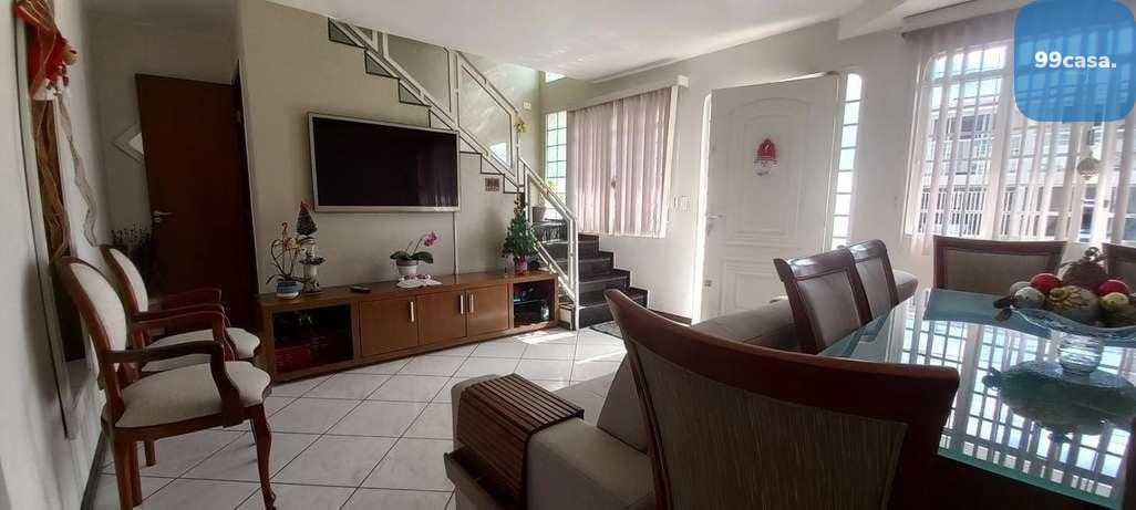 EXCELENTE SOBRADO TRIPLEX  EM CONDOMÍNIO