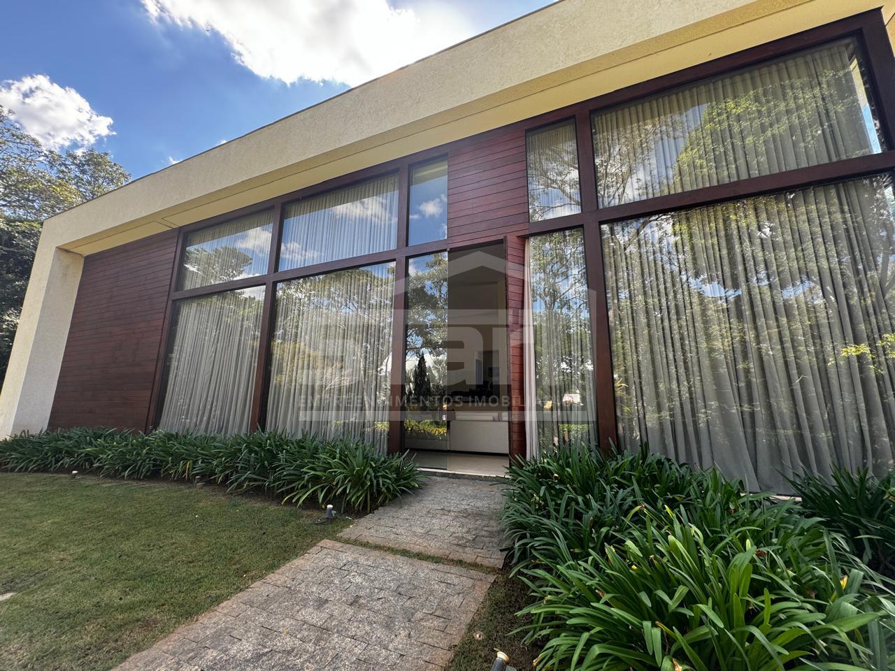 Excelente casa de luxo localizada no Condomínio Amendoeiras em Lagoa Santa 