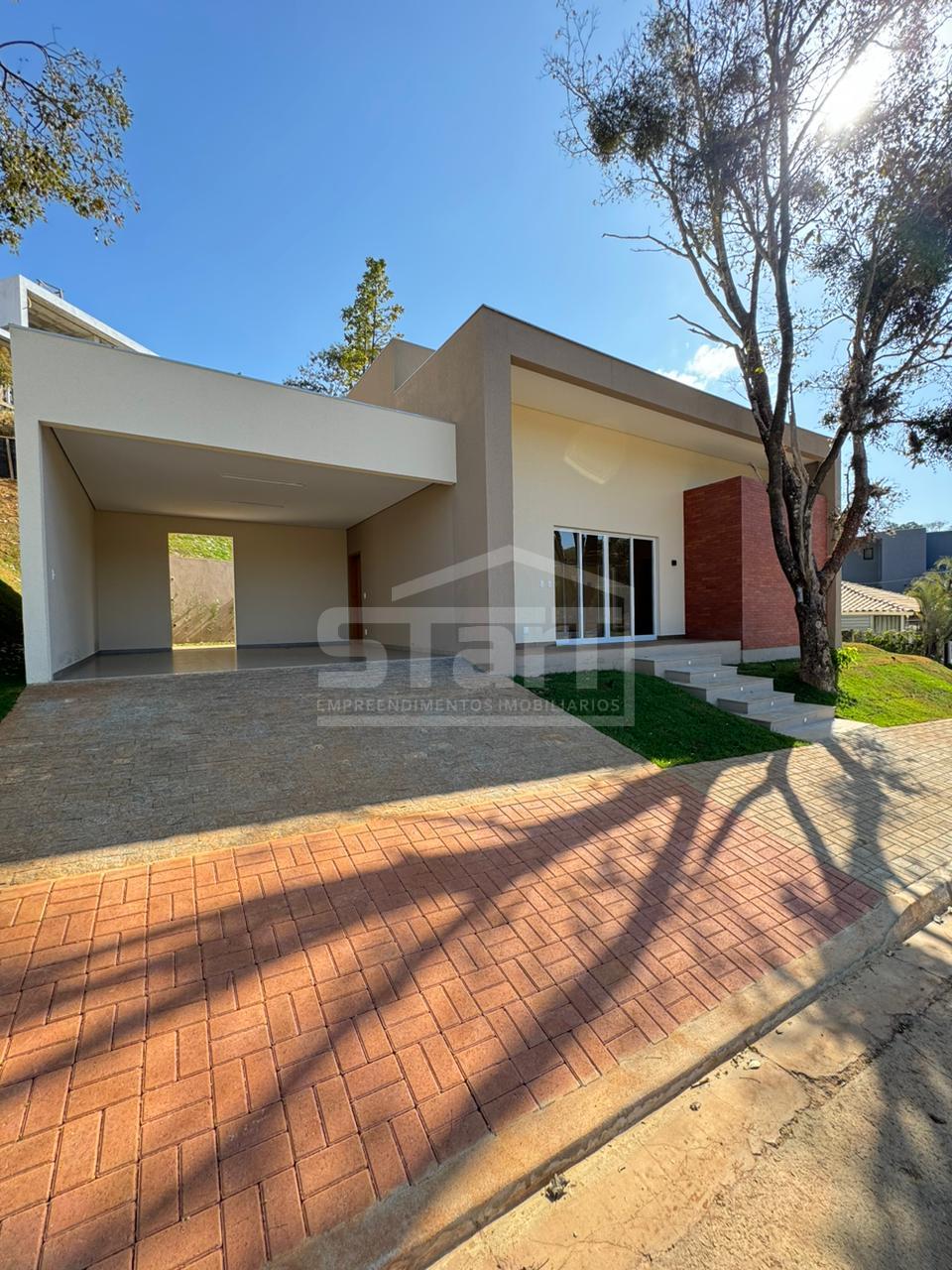 Linda Casa estilo moderna no Condomínio Gran Royalle em Lagoa Santa.