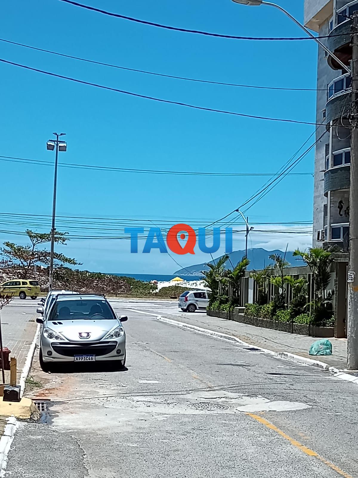 Visão da praia na calçada