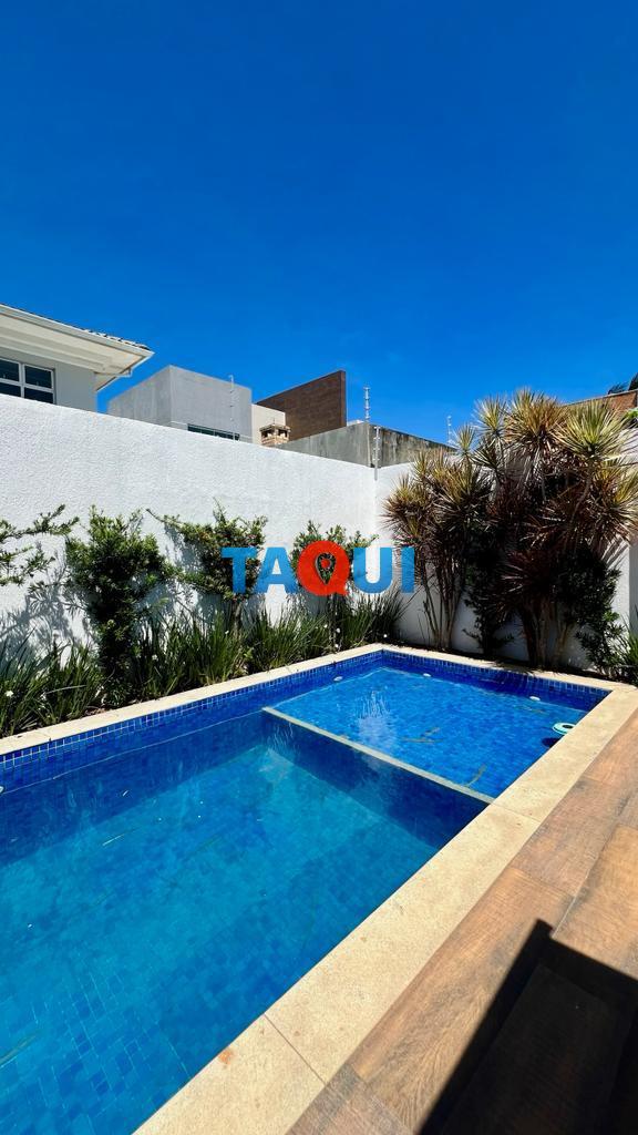 Belíssima casa duplex com 4 quartos, sendo 3 suítes, piscina e sauna no Novo Portinho,CABO FRIO - RJ