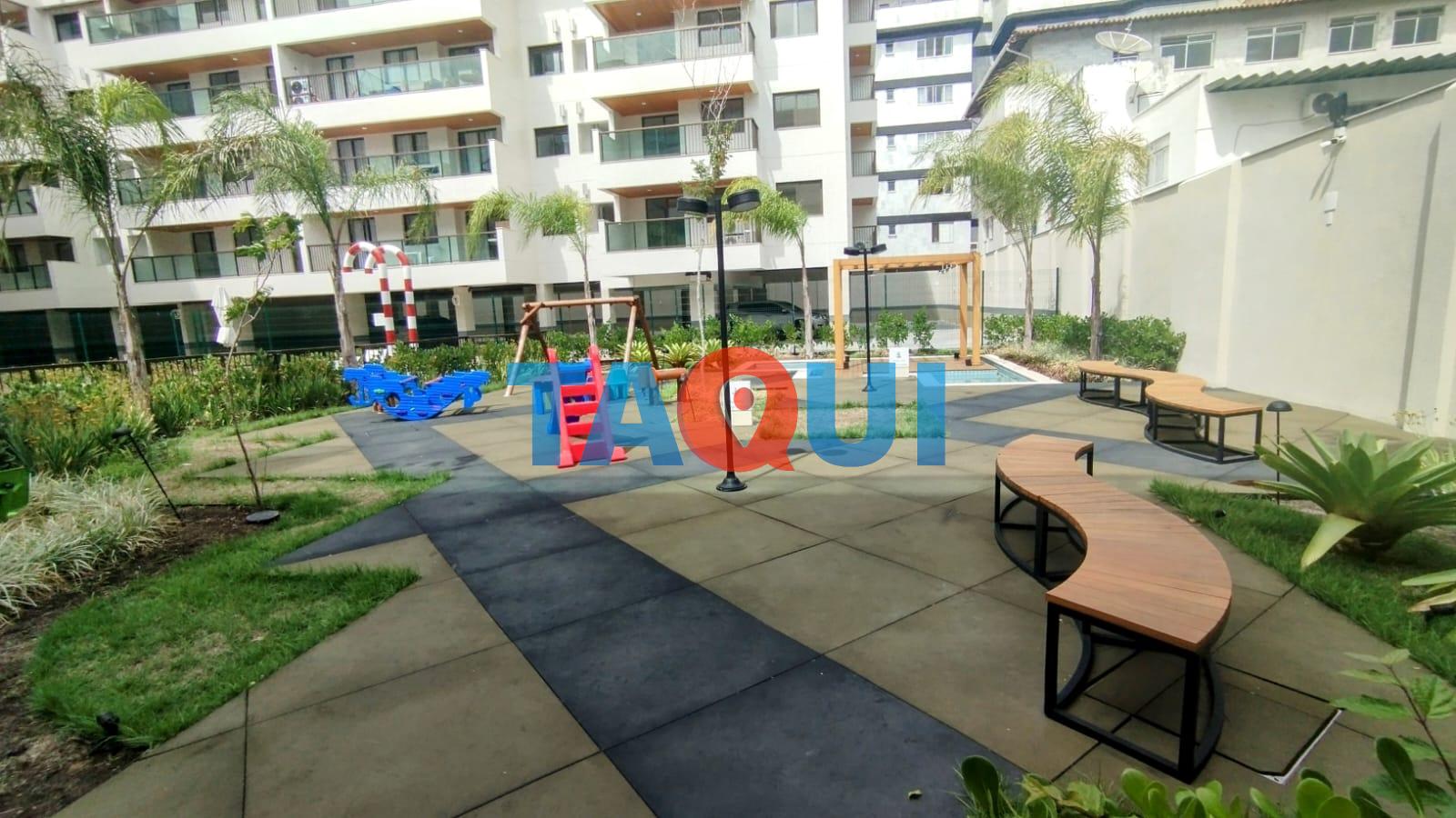 Apartamento novo de 3 quartos SENDO 1 SUÍTE, 100 metros da praia do Forte.