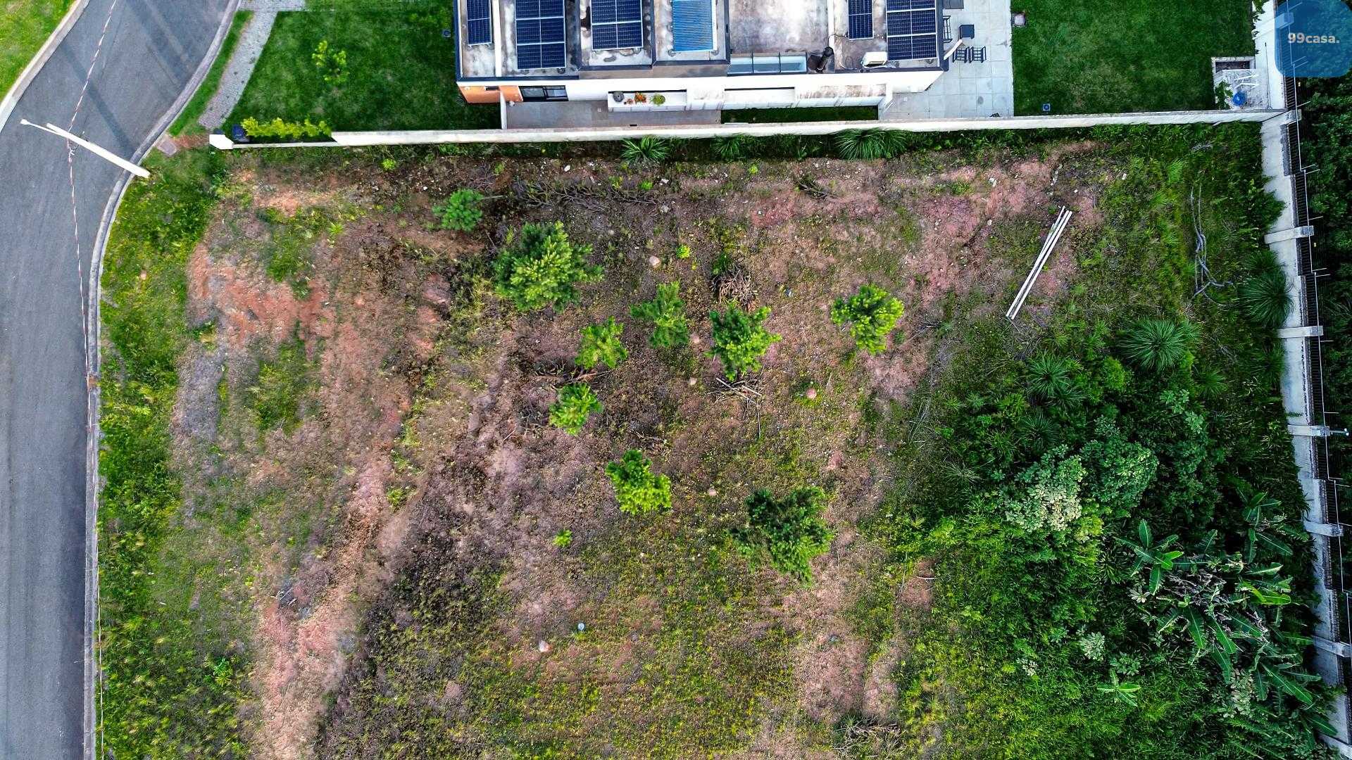 Terreno à venda em Santa Felicidade.