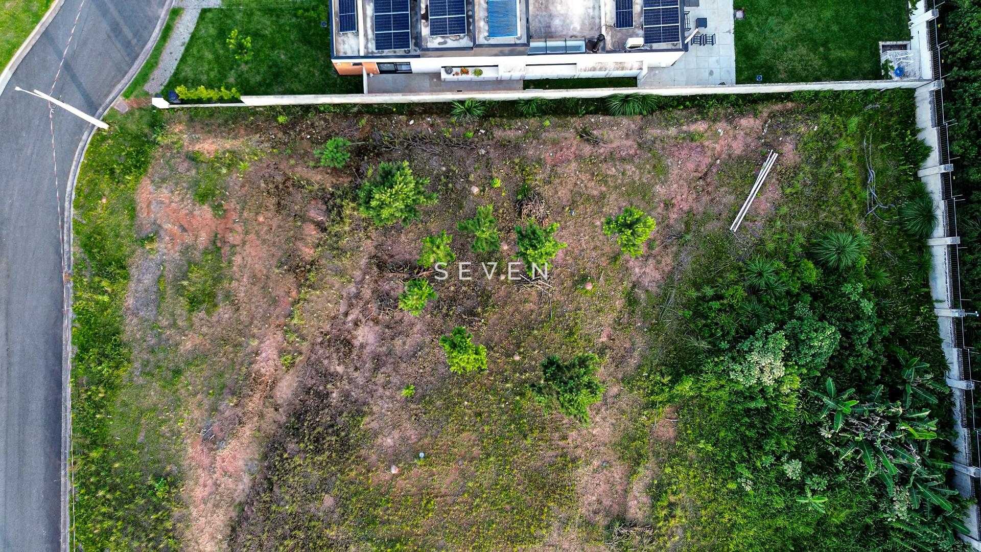Terreno à venda em Santa Felicidade.