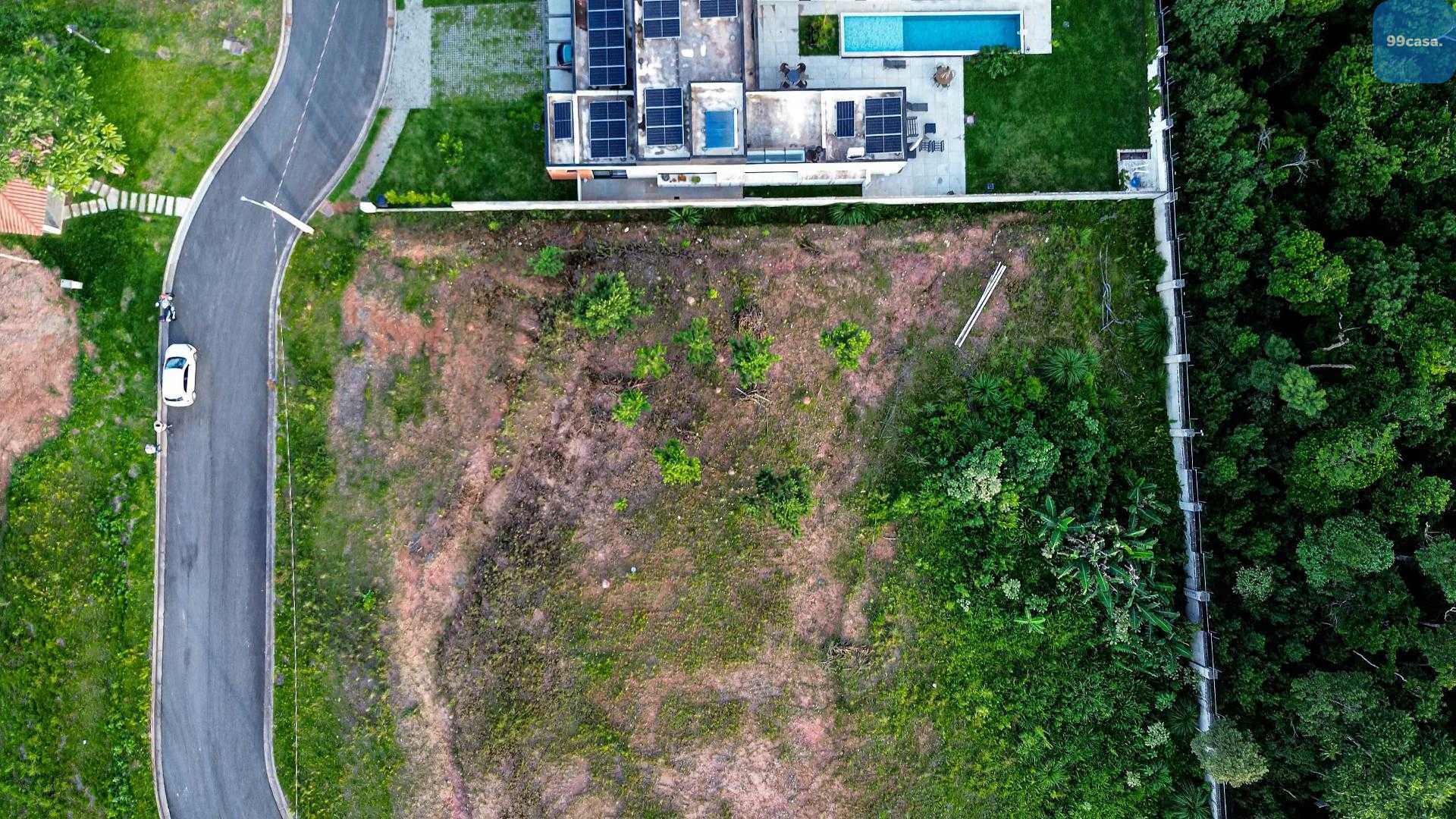 Terreno à venda em Santa Felicidade.