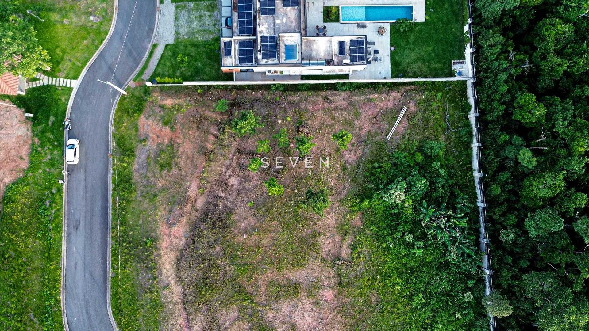 Terreno à venda em Santa Felicidade.
