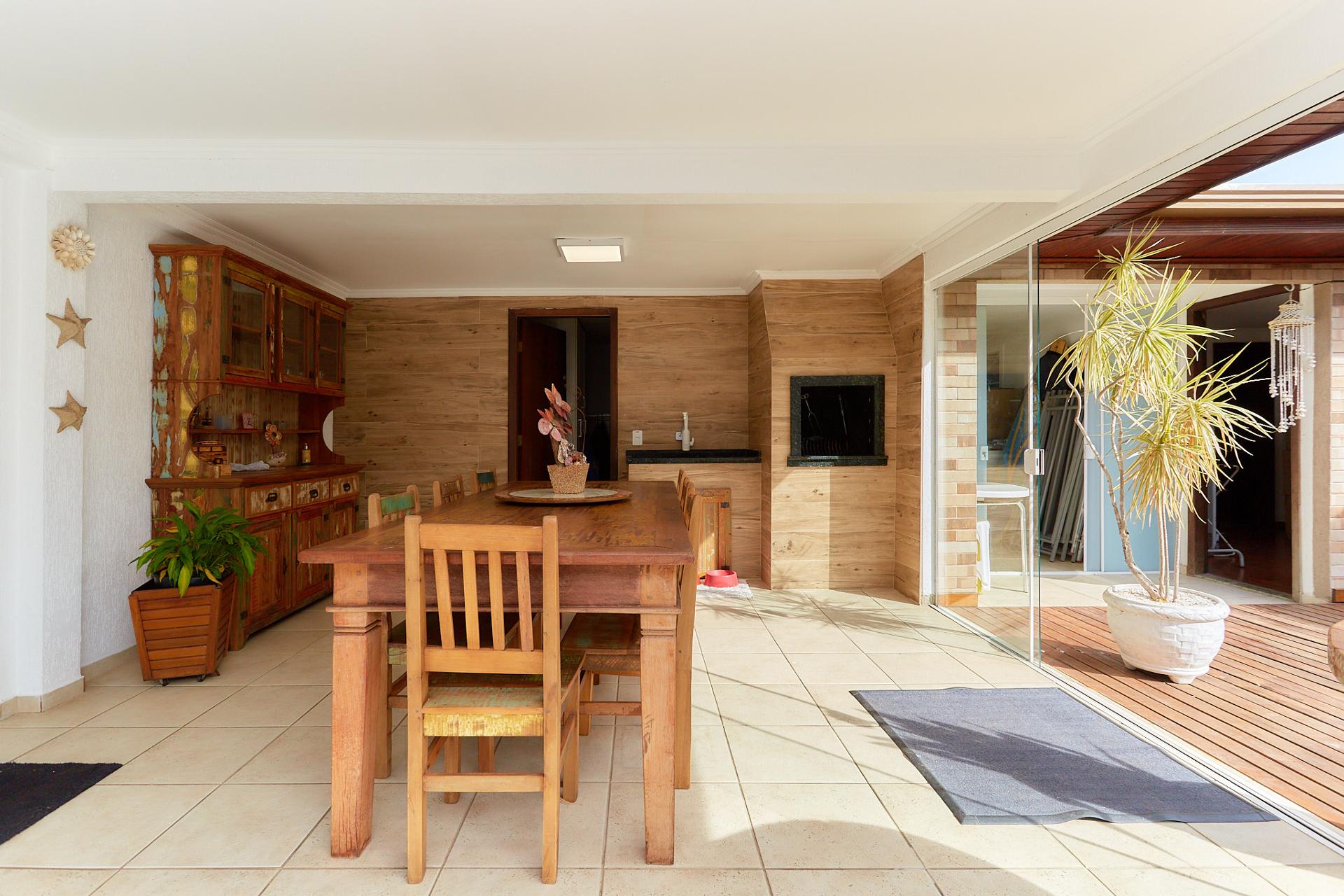 Casa com 5 dormitórios à venda, 235 m2, SANTO INÁCIO, CURITIBA...