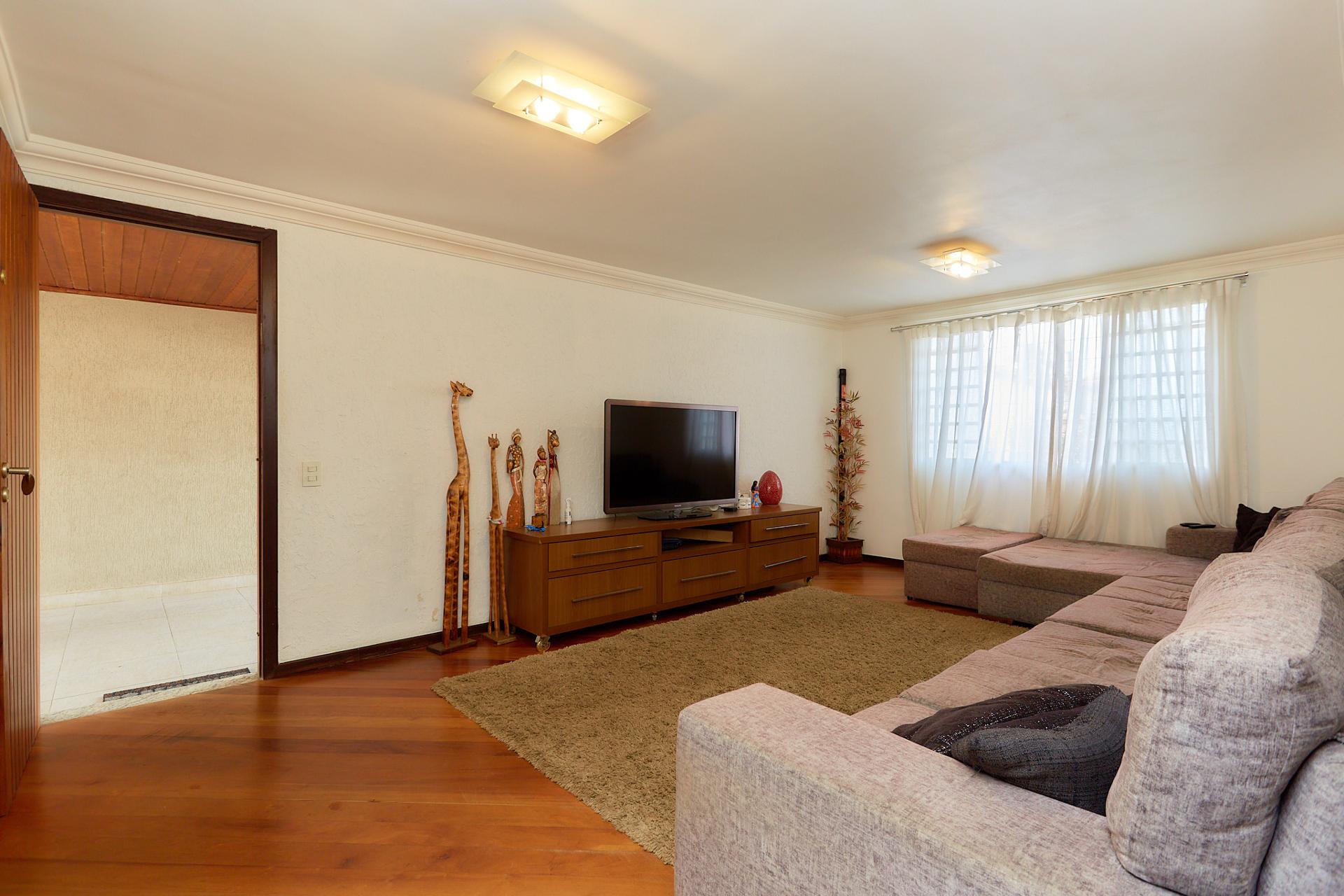 Casa com 5 dormitórios à venda, 235 m2, SANTO INÁCIO, CURITIBA...