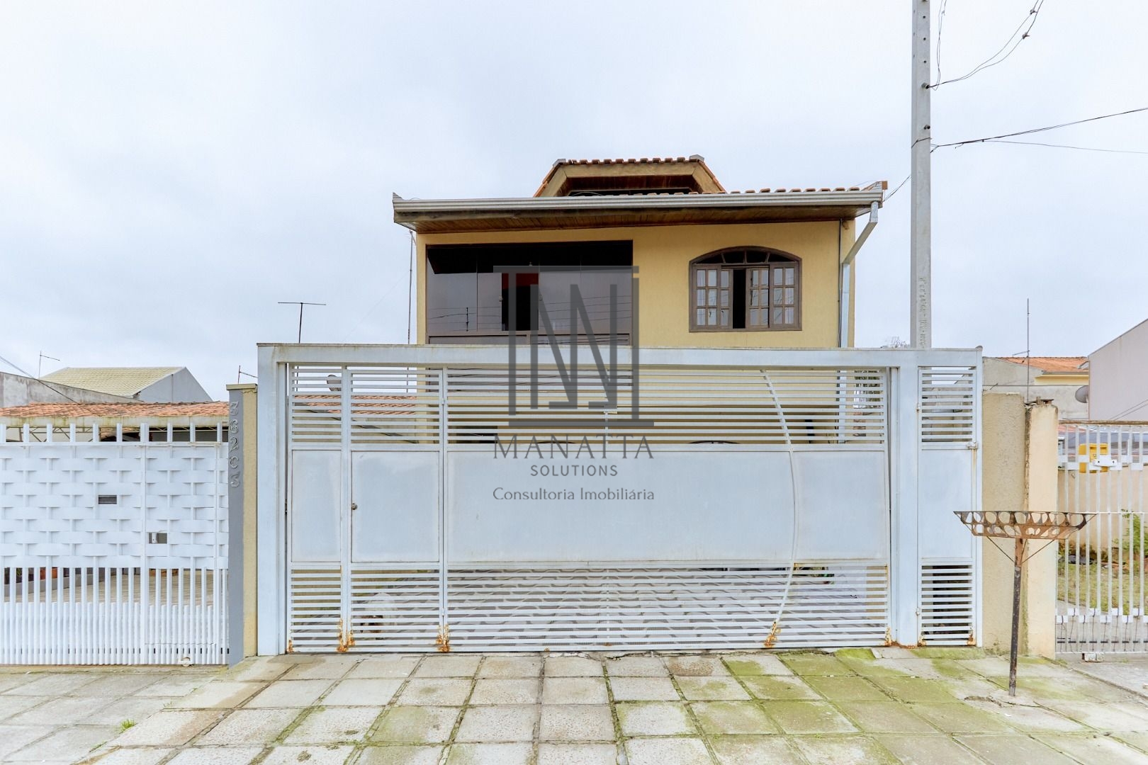 Sobrado com 4 quartos à venda, 162 m  por R  650.000 - Xaxim -...
