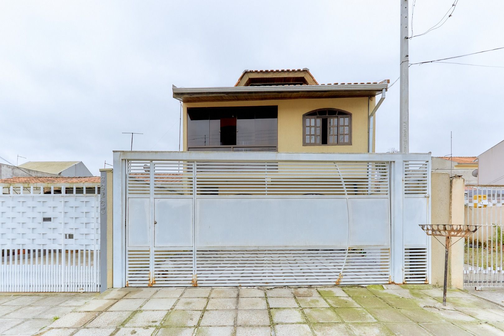 Sobrado com 4 quartos à venda, 162 m2 por R  650.000 - Xaxim -...