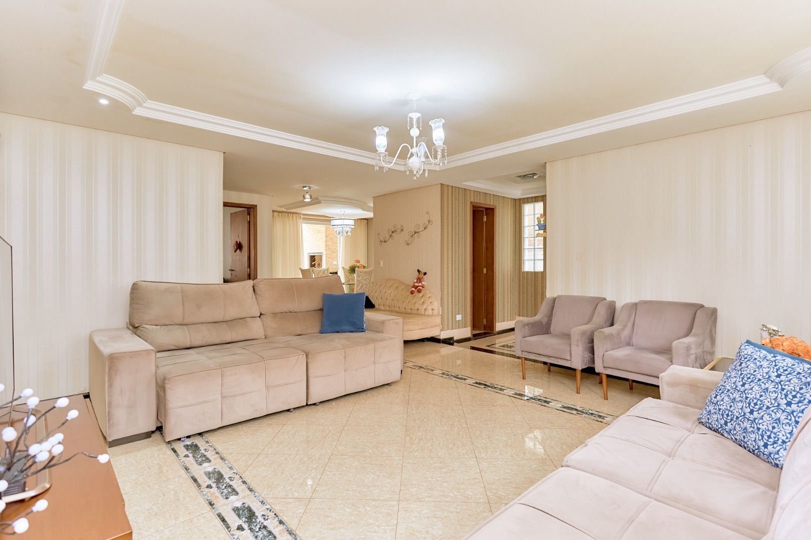 Casa com 3 quartos à venda, 229 m2 por R  1.690.000 - Portão -...