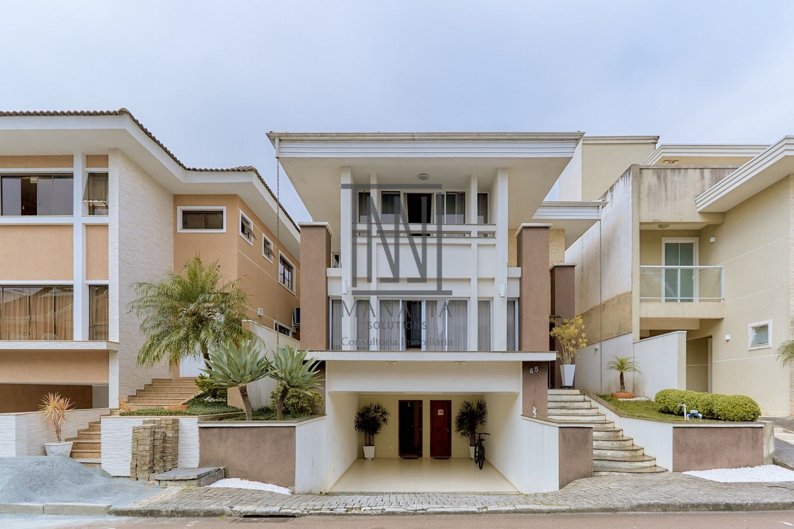 Casa com 3 quartos à venda, 229 m2 por R  1.690.000 - Portão -...