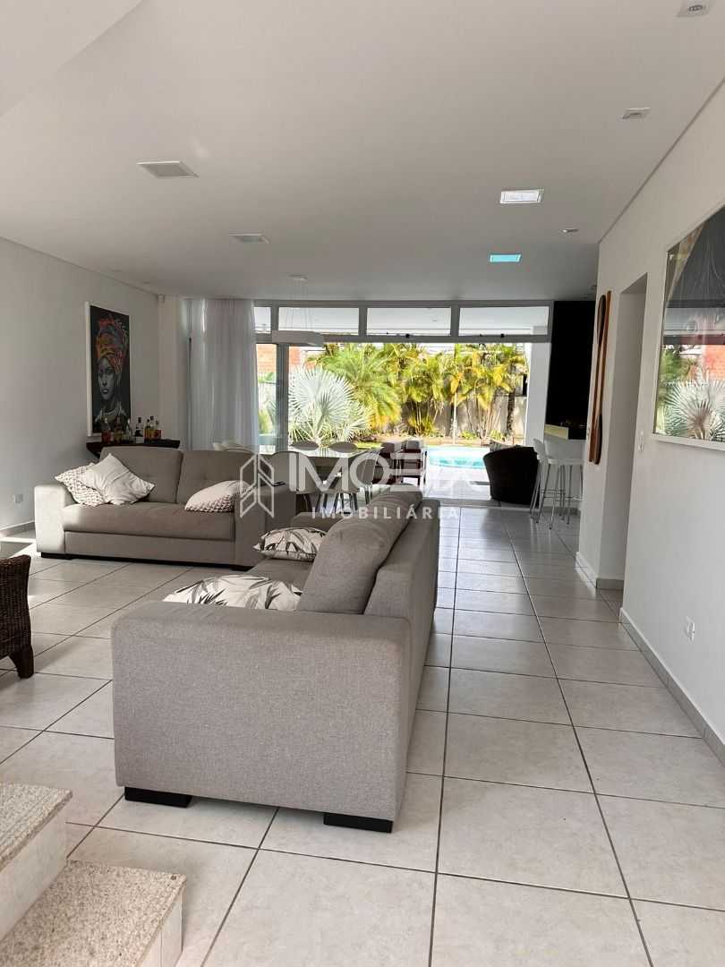 Sobrado com 3 quartos à venda por R  2.500.000 - Brejatuba - G...