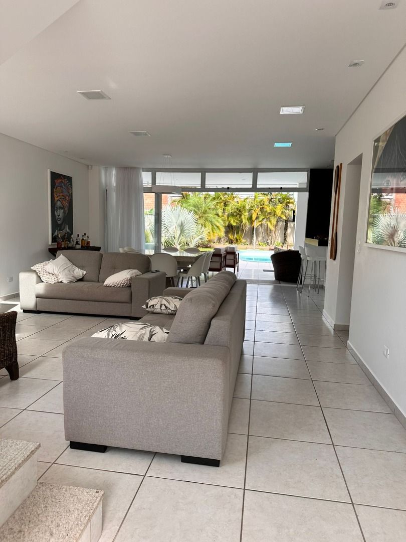 Sobrado com 3 Suítes à venda, 230 m2 por R  2.500.000 - Brejat...