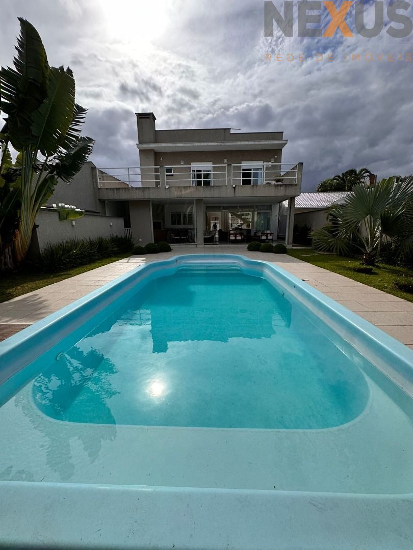 Sobrado com 3 quartos à venda por R  2.500.000 - Brejatuba - G...