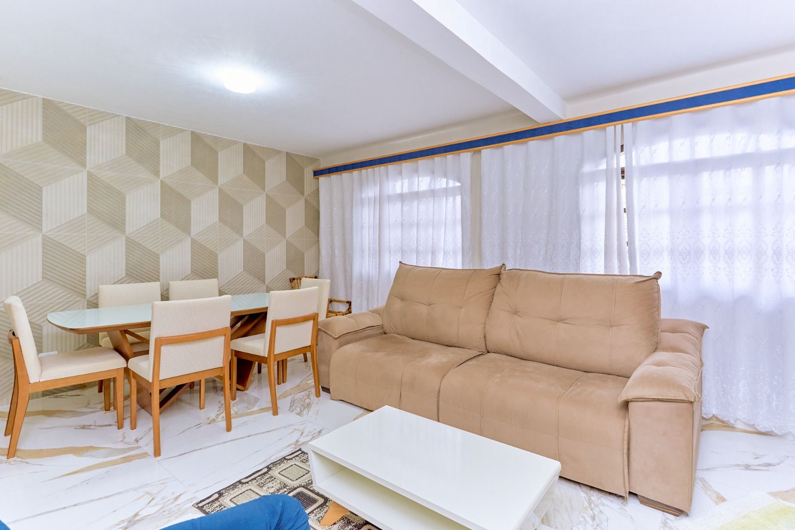 Sobrado com 4 quartos à venda, 162 m2 por R  650.000 - Xaxim -...