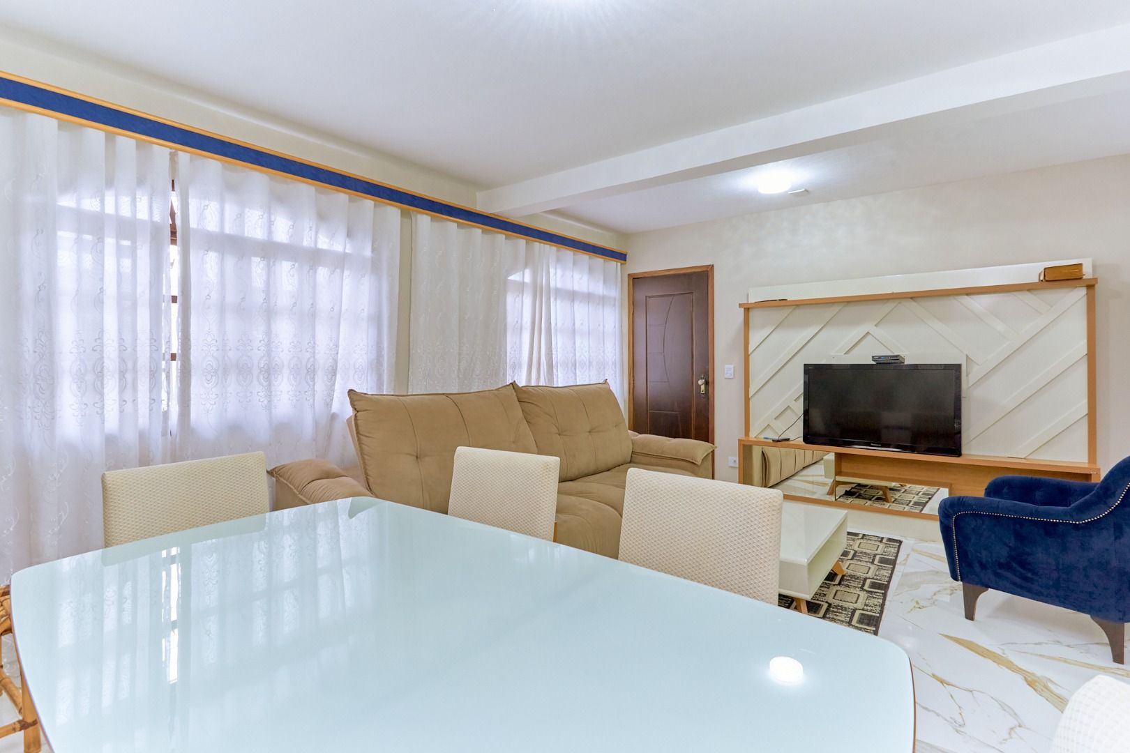 Sobrado com 4 quartos à venda, 162 m2 por R  650.000 - Xaxim -...