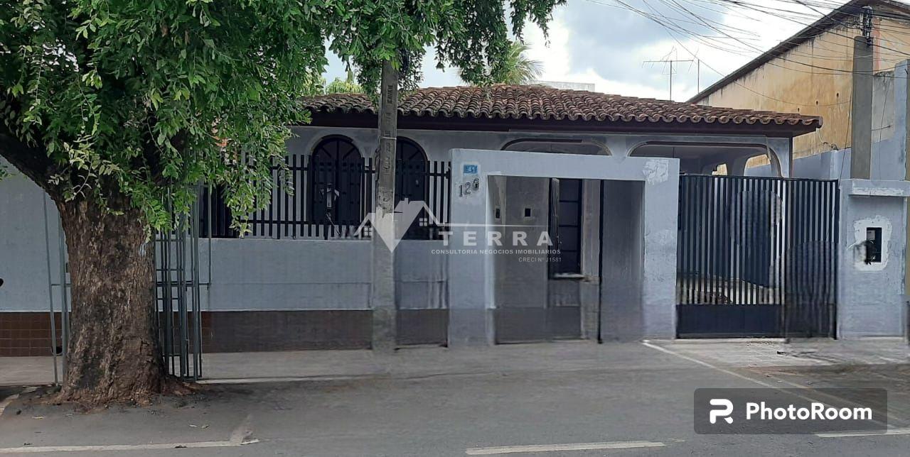 Vende-se uma Casa na Rua Ceara no bairro Barreirinhas Barreiras- BA