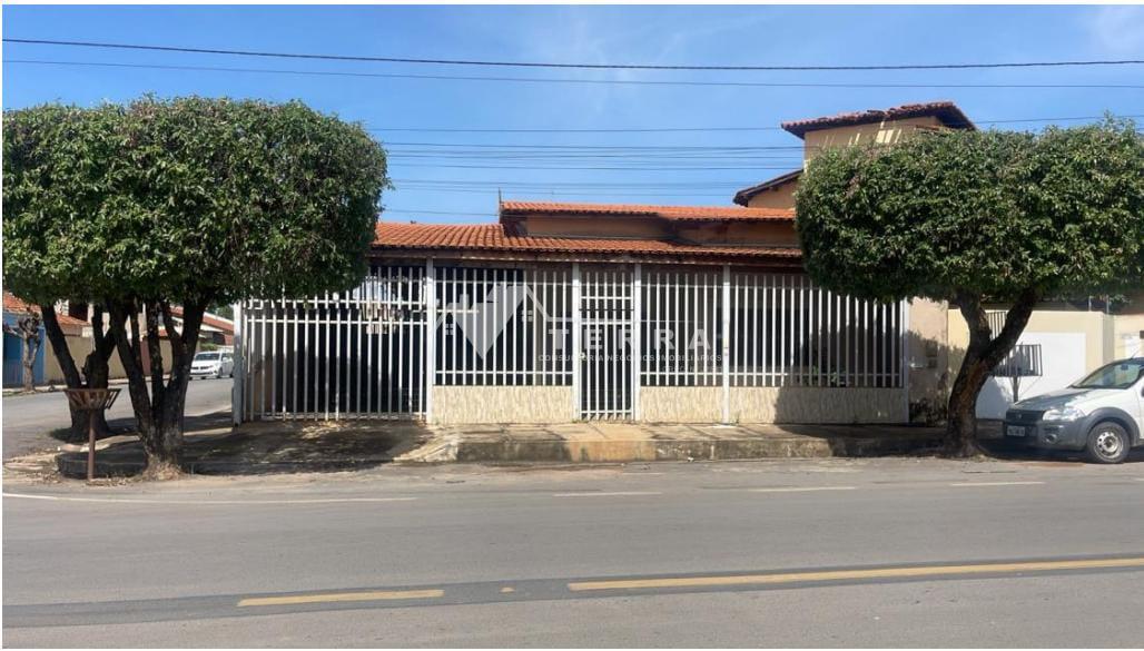 Vende-se uma casa no Centro - Barreiras - Ba