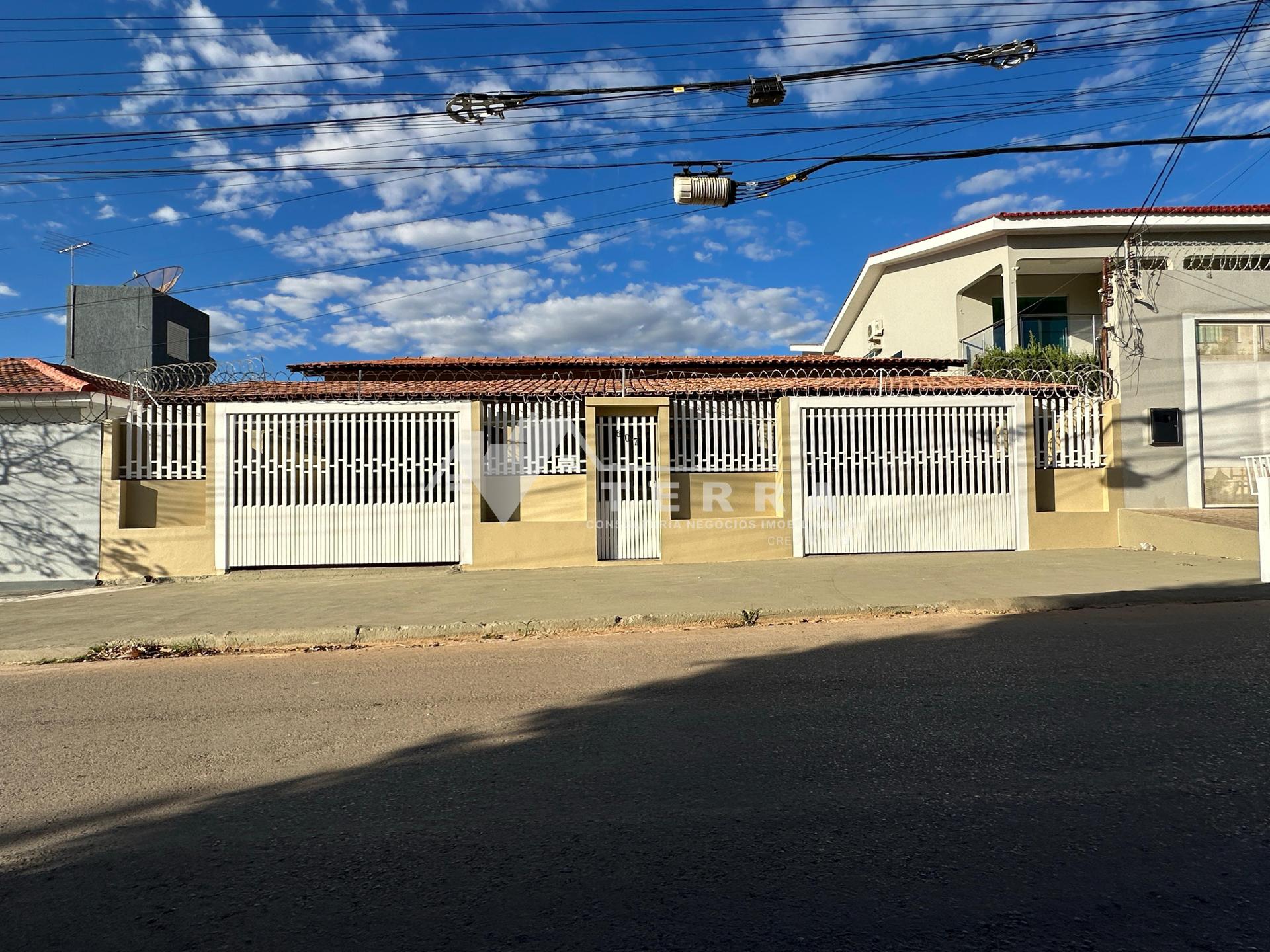 Casa á venda no bairro Sandra Regina, recém reformada