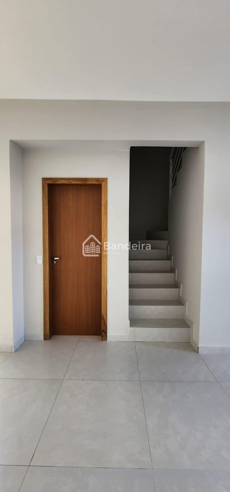 SOBRADO ITAJAÍ Bairro Santa Regina, excelente espaço externo 0...