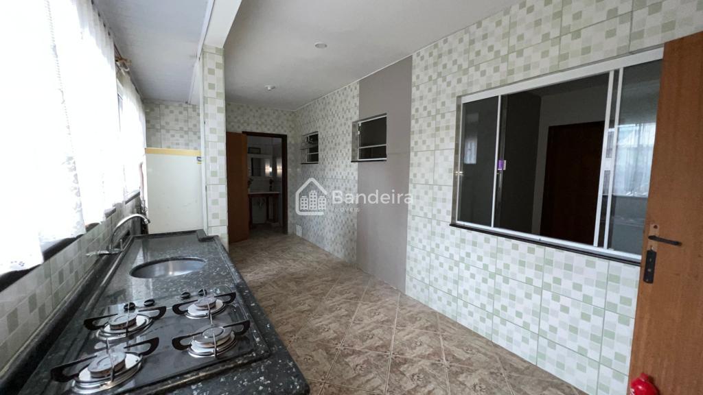 Casa com ótima localização fazendo frente para duas ruas no ba...
