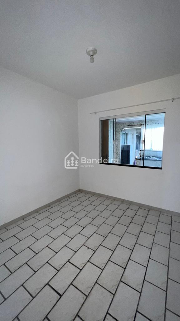 Casa com ótima localização fazendo frente para duas ruas no ba...