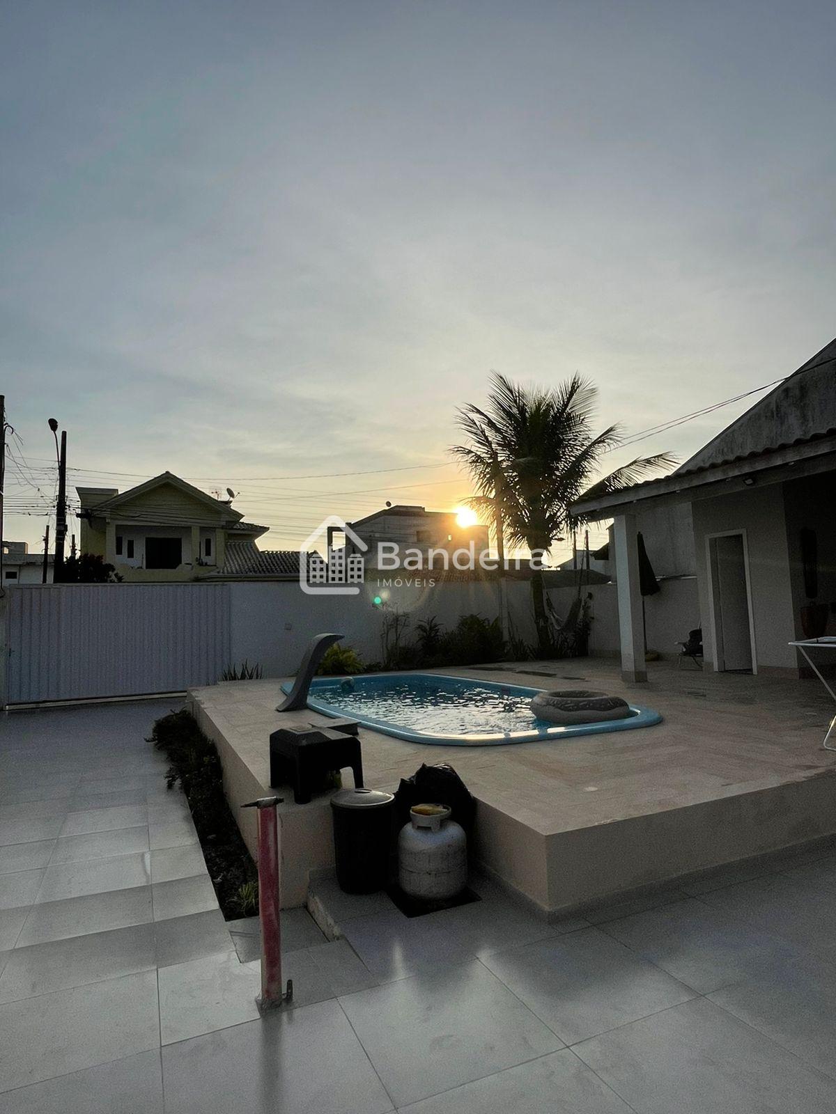 Casa com piscina no bairro São Vicente Itajaí recentemente pin...