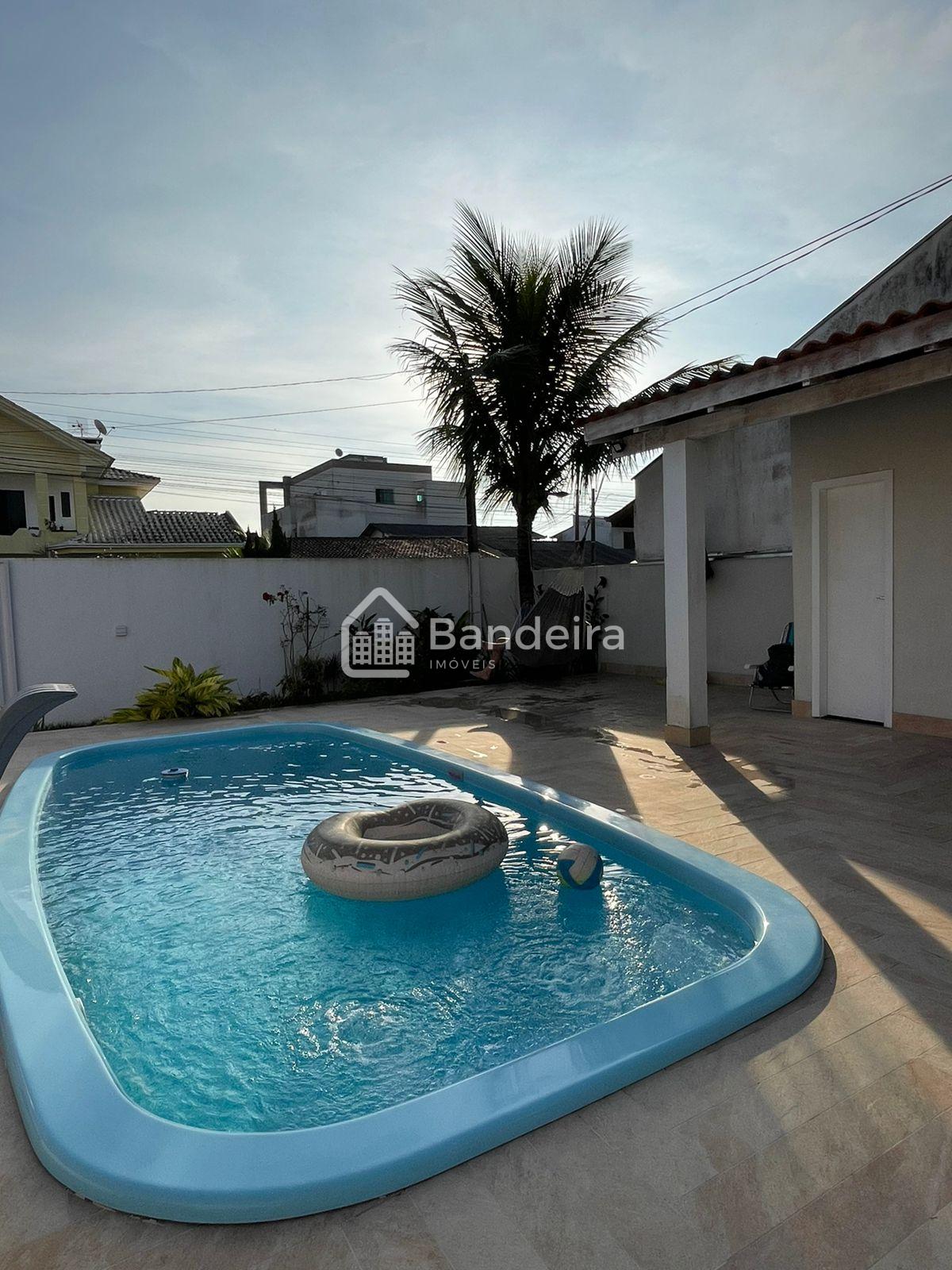 Casa com piscina no bairro São Vicente Itajaí recentemente pin...
