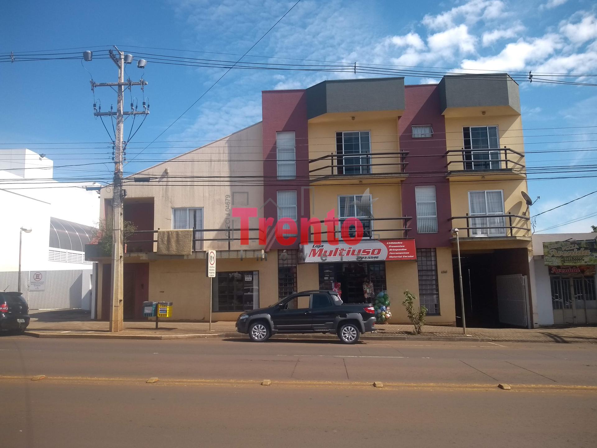 PRÉDIO COMERCIAL DE FRENTE PARA AVENIDA TUPI