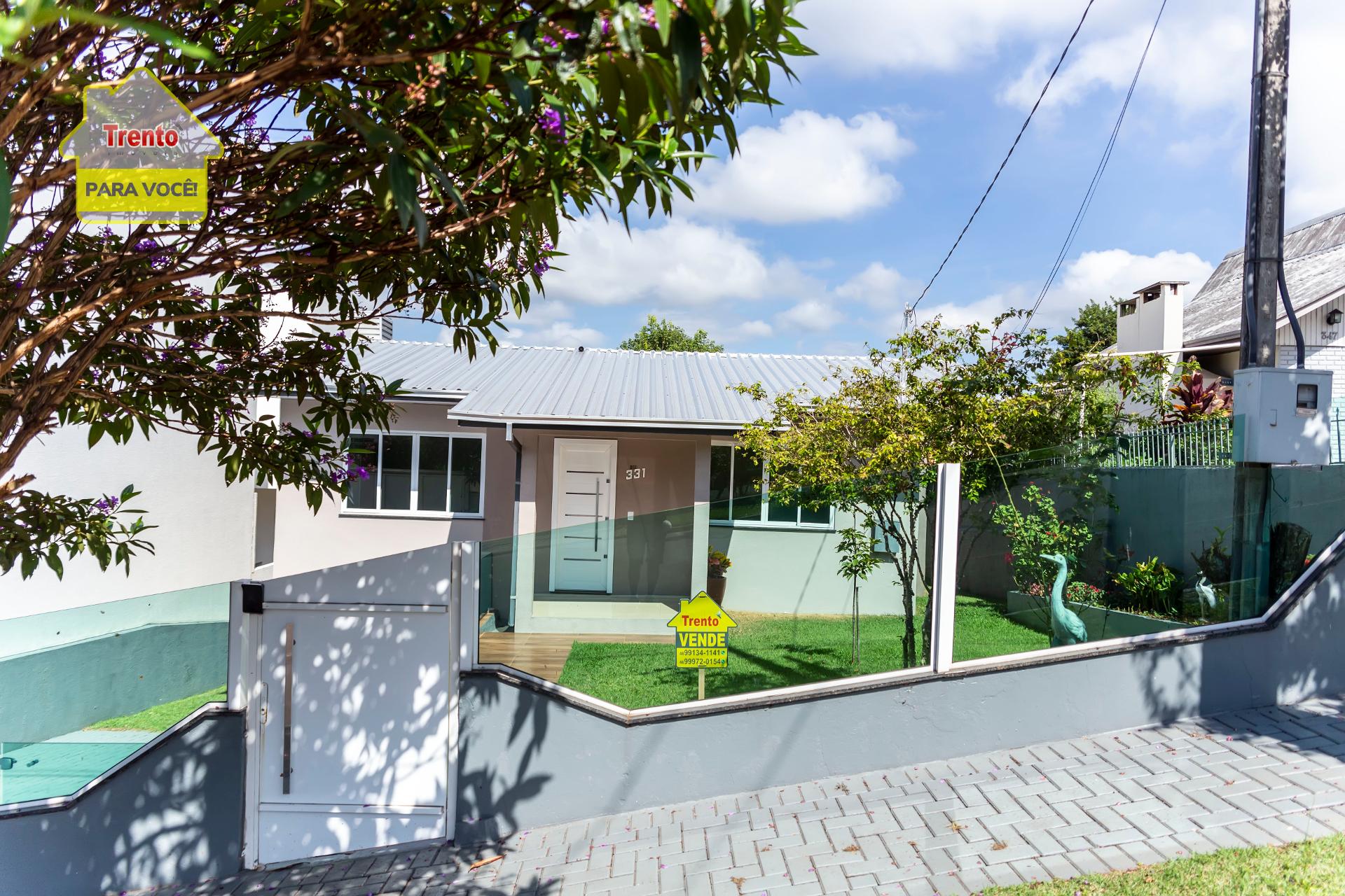 CASA SEMIMOBILIADA À VENDA NO BAIRRO BANCÁRIOS - PATO BRANCO PR.