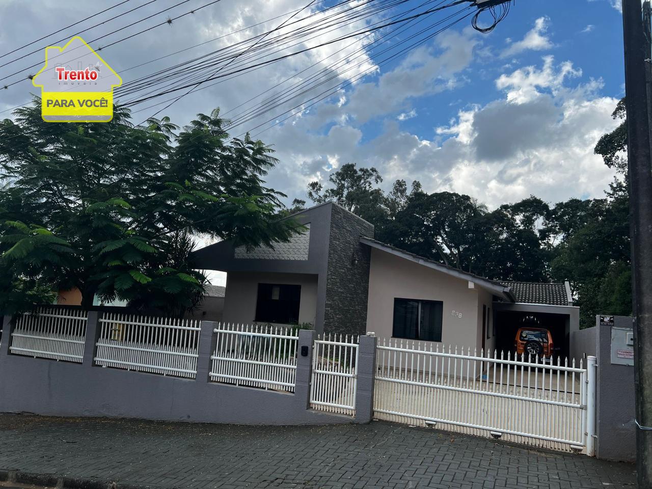 CASA NO ANCHIETA COM PISCINA À VENDA OU TROCA POR MAIOR - PATO...