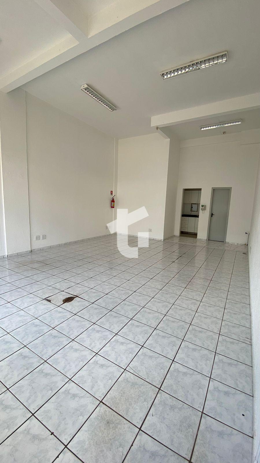 SALA COMERCIAL TÉRREA, RUA JACIRETÃ BAIRRO PARZIANELO, PATO BR...