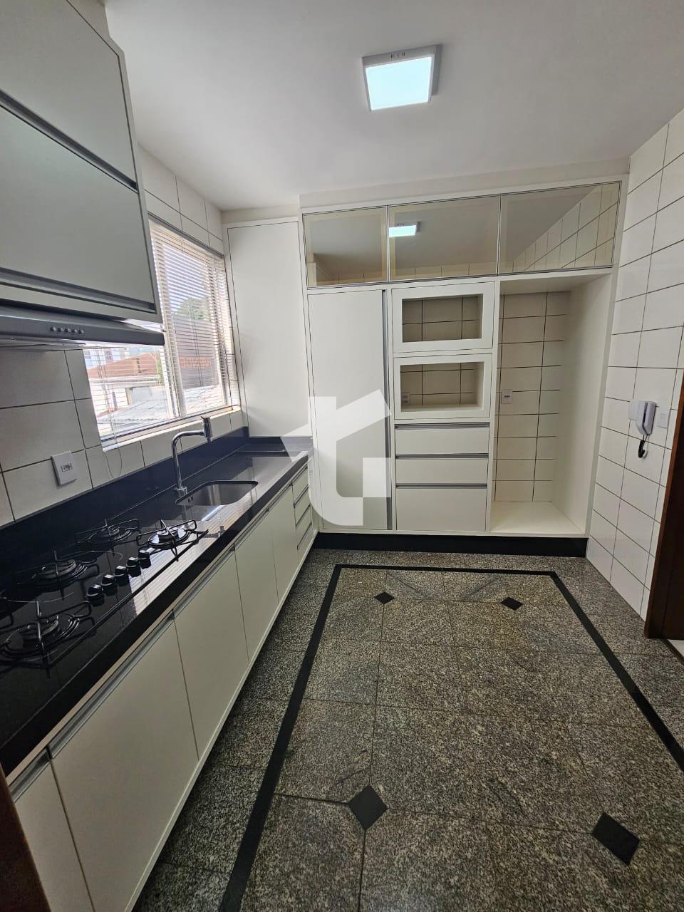 APARTAMENTO SEMIMOBILIADO PARA LOCAÇÃO NO ED. GOIANAZES, CENTR...