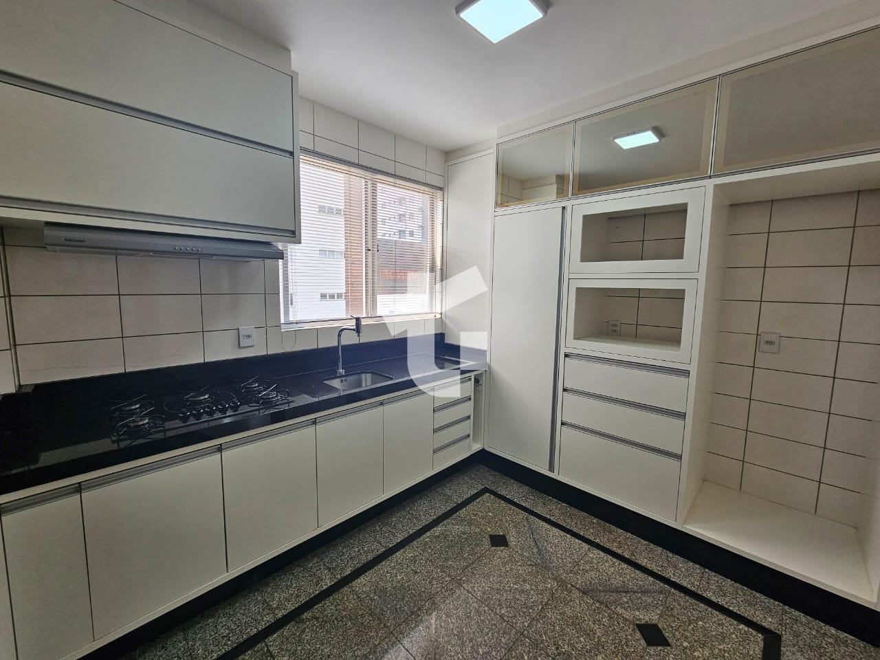 APARTAMENTO SEMIMOBILIADO PARA LOCAÇÃO NO ED. GOIANAZES, CENTR...