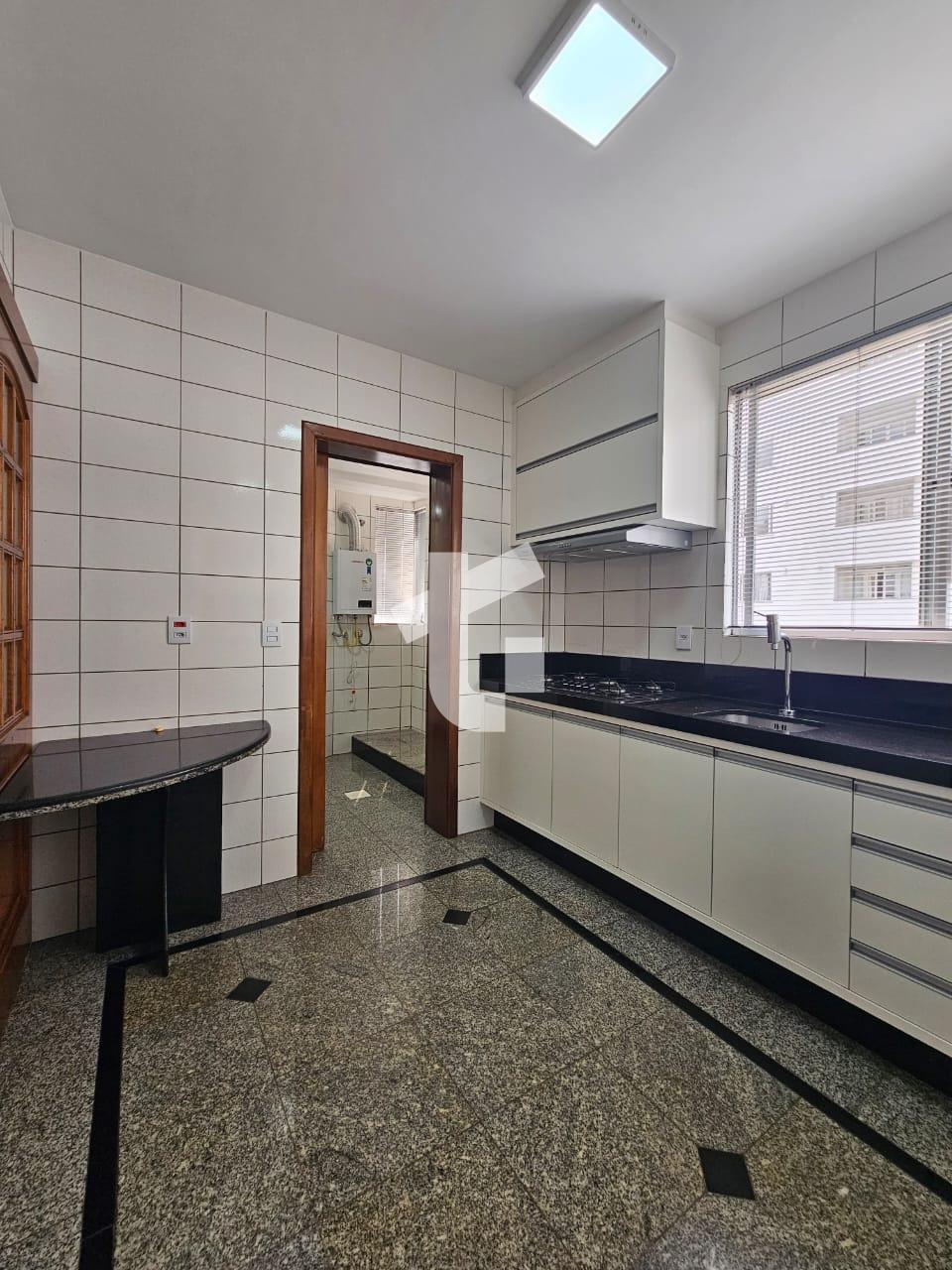 APARTAMENTO SEMIMOBILIADO PARA LOCAÇÃO NO ED. GOIANAZES, CENTR...