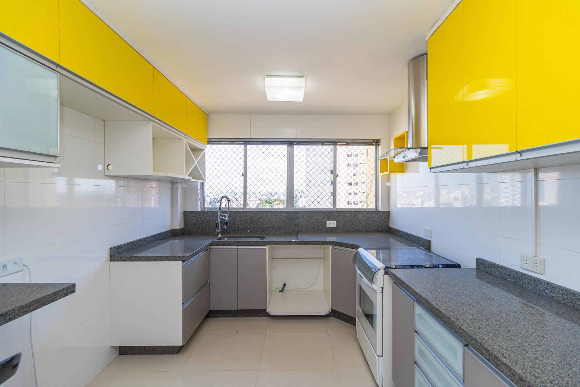 Apartamento com 3 dormitórios à venda,134.00 m , por R  650.00...
