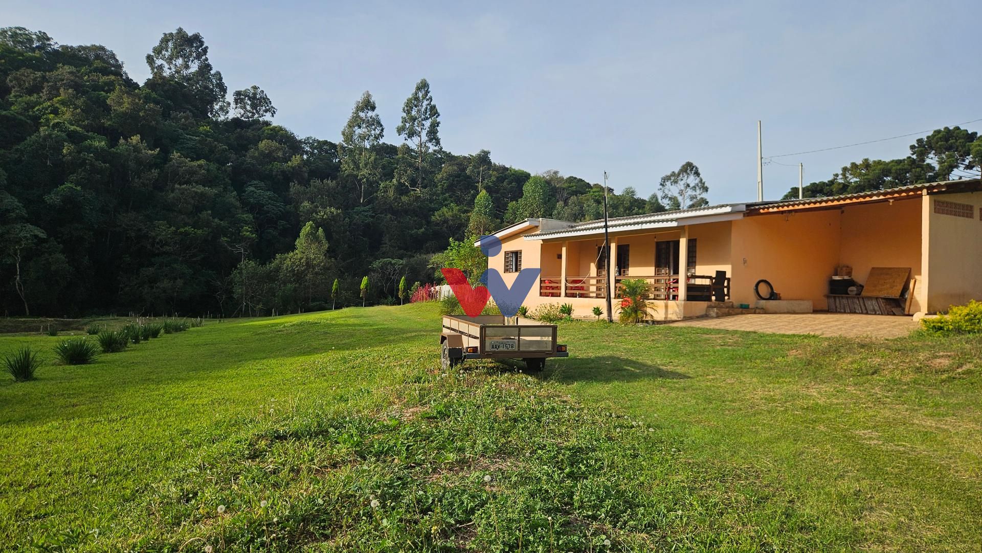 Chácara com 20000m , com córrego e nascente, a 1000m do asfalt...