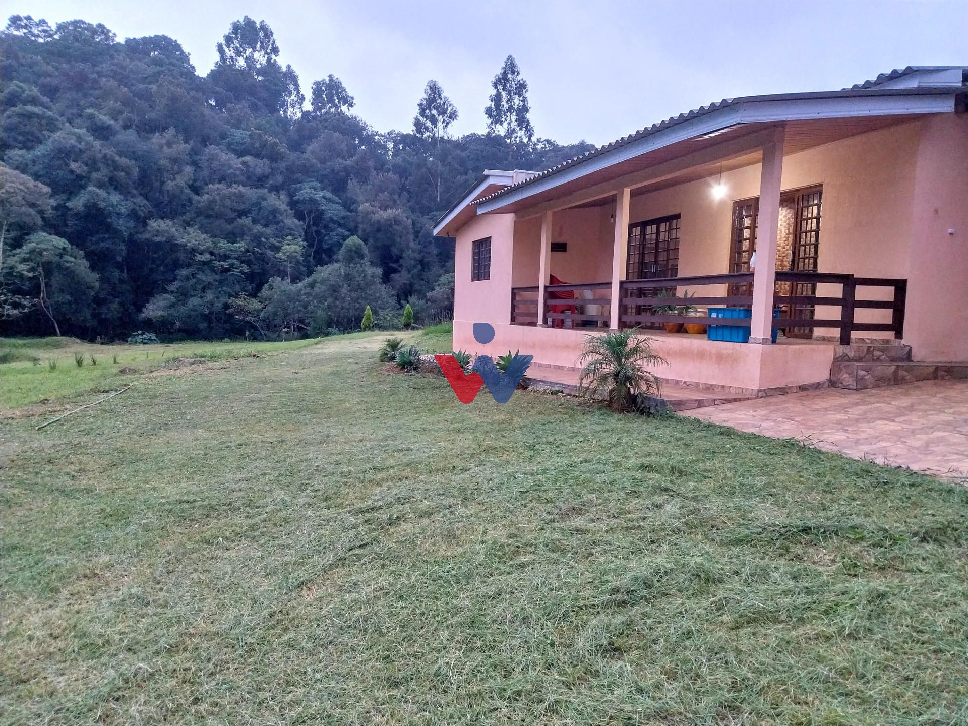 Chácara com 20000m , com córrego e nascente, a 1000m do asfalt...
