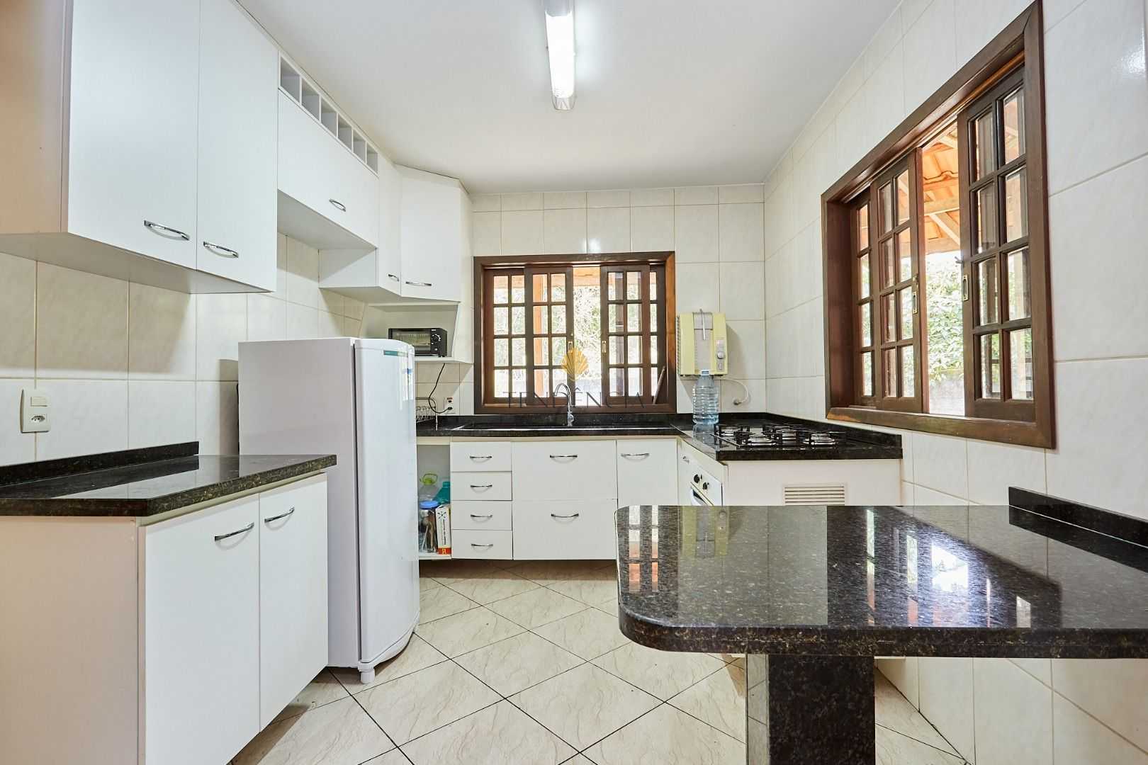 Casa com 4 dormitórios à venda, 275 m  por R  1.190.000,00 - A...