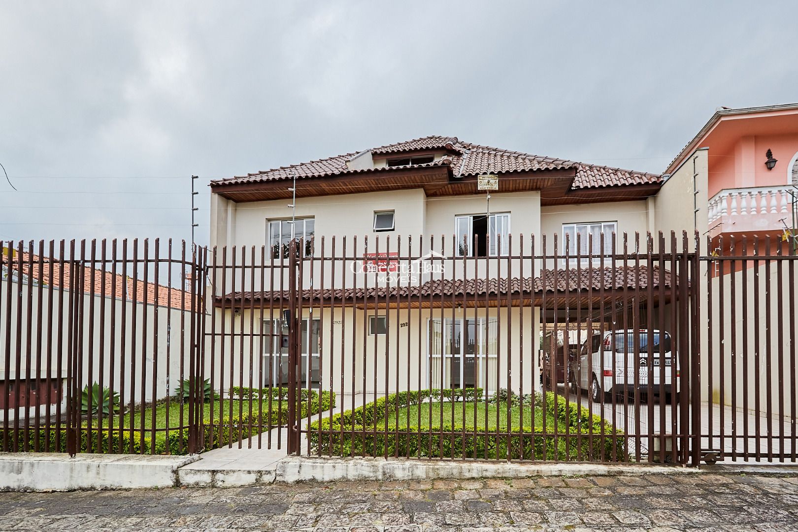 Casa com 4 dormitórios à venda, 353 m  por R  1.900.000,00 - B...