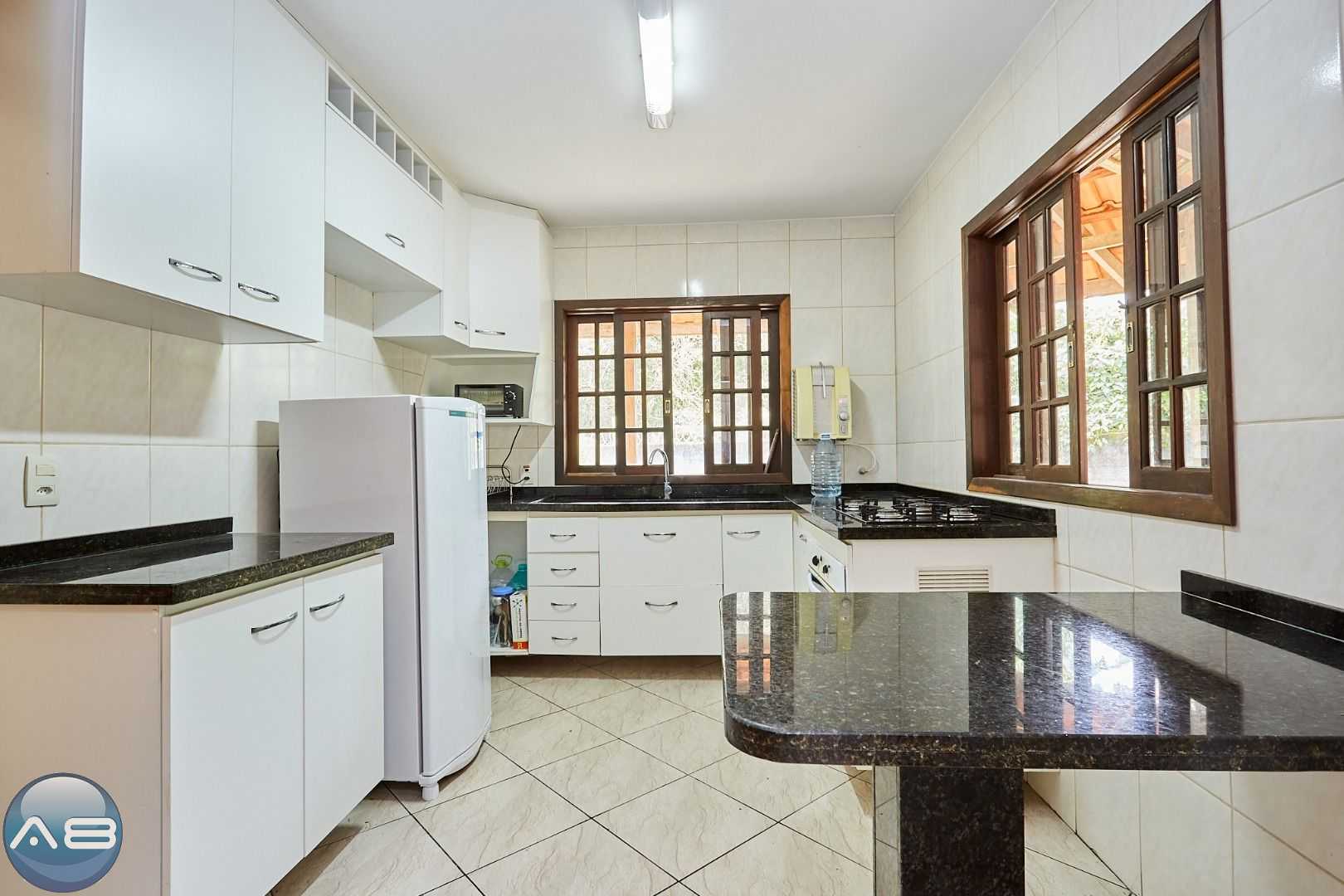 Casa com 4 dormitórios à venda, 275 m  por R  1.190.000,00 - A...