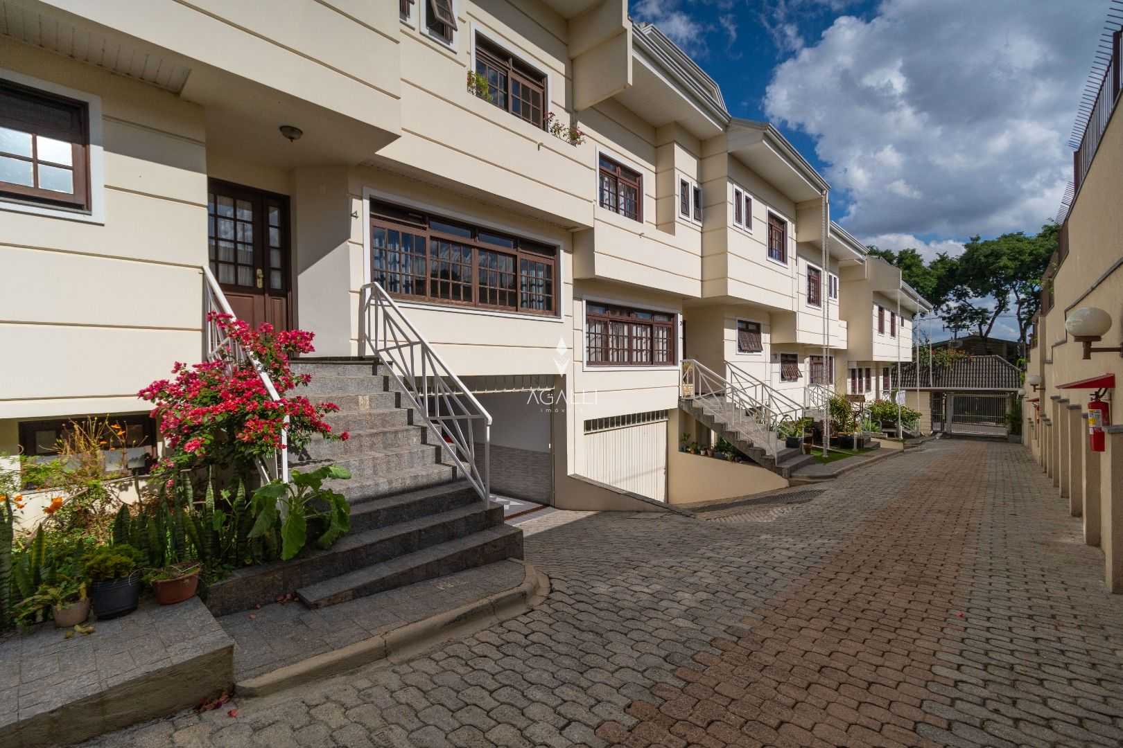 Sobrado com 207 m  por R  985.000,00 no Jardim Social - Curiti...