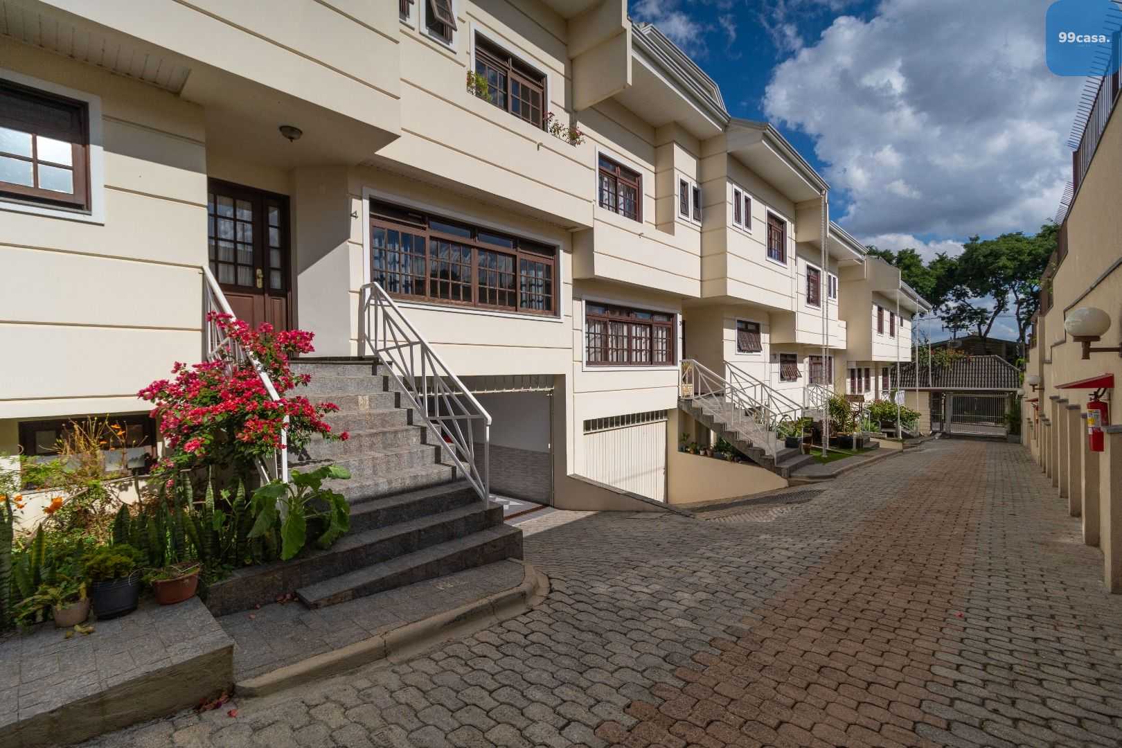 Sobrado com 207 m  por R  985.000,00 no Jardim Social - Curiti...