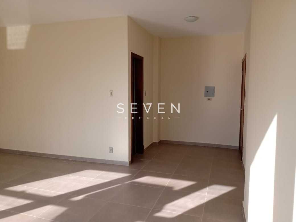 Sala em prédio central, seguro para trabalhar.