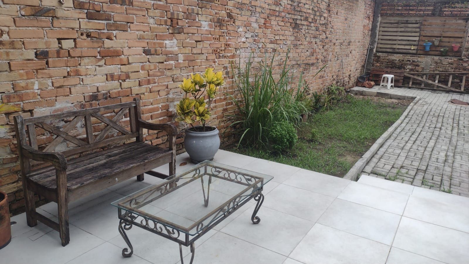 Casa com 2 dormitórios à venda, 240 m  por R  650.000,00 - Cen...