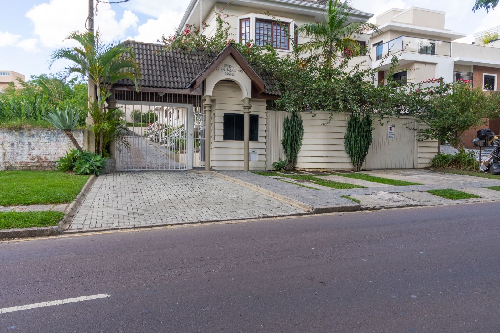 Sobrado com 207 m  por R  985.000,00 no Jardim Social - Curiti...