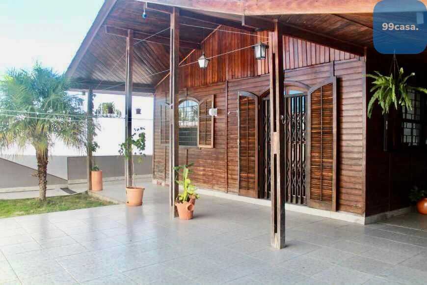 Casa diferenciada e aconchegante no Campo Comprido.